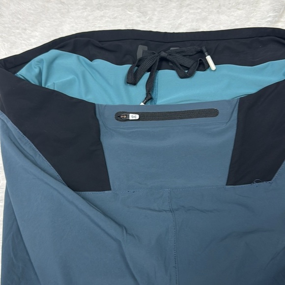 ON women’s Running shorts - Picture 6 of 10